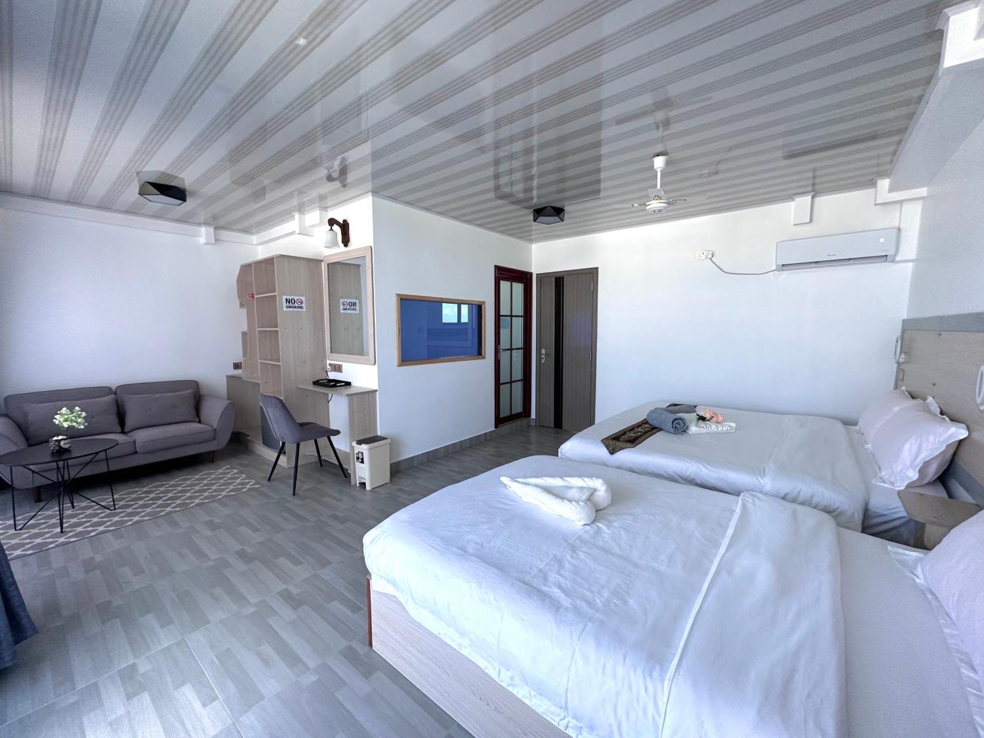 Hotel Galaxy Sunrise Sea View Fulidhoo Exterior foto